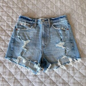 Excellent Condition Abercrombie & Fitch Mom Shorts Size 26